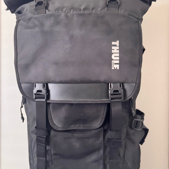 Thule Covert DSLR roll top day pack - Picture 1 of 16